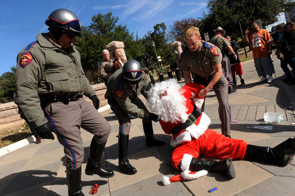 Santa arrested in Austin, TX for Giving out Sidewalk Chalk to Children #OccupySanta?&nbsp;#OccupyTexas