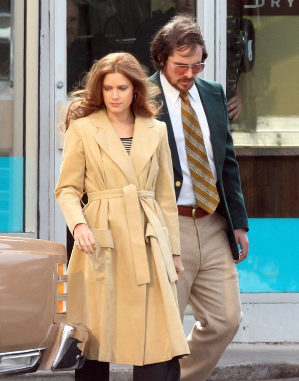 ‘American Hustle’ Looks Gooood, Except for B. Coop’s Wig #AmericanHustle #StarStudded&nbsp;#BadHair